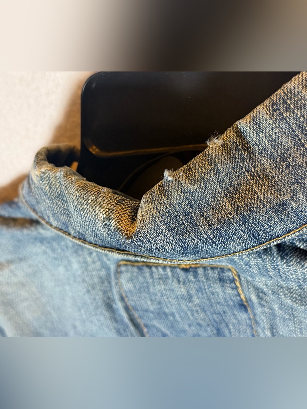 Levi Strauss & Co. Classic Denim Trucker Jacket Medium Wash Men's Size L - Picture 7 of 9